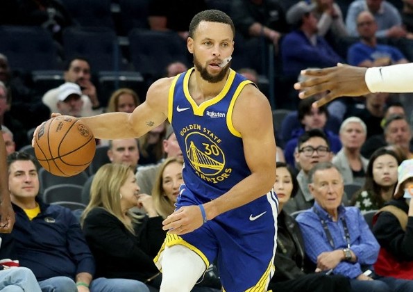 咖喱下半場復甦 勇士拆魔術