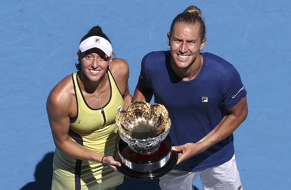 史堤芬妮夥拍馬杜斯揚威澳網混雙賽場。©AFP