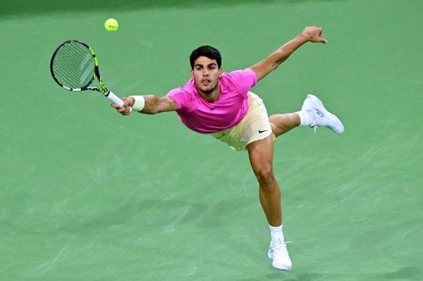 艾卡拿斯打出「快樂網球」。©AFP