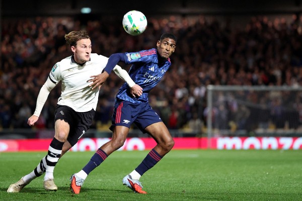 盃賽聯賽天與地 維爾港主帥：足球像玩蛇梯棋