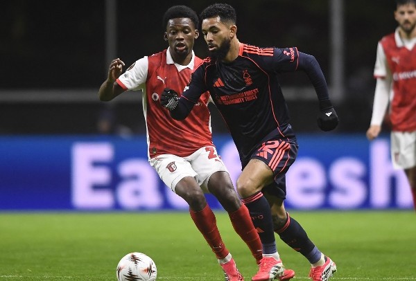 杜格拉斯路爾斯借返維拉