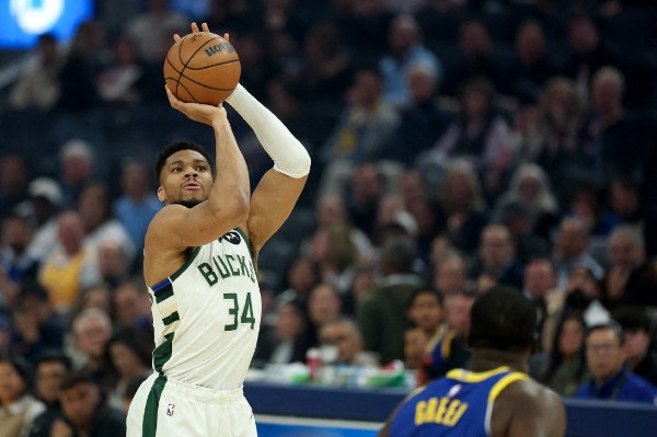 字母哥向公鹿表忠：永不主動提要走