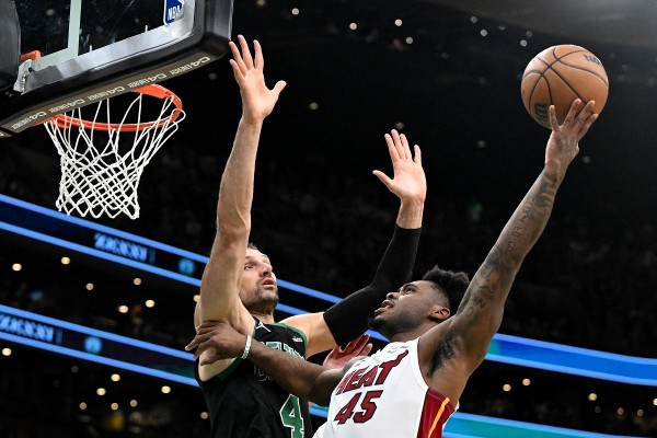 活塞炒「紐」 綠軍滅「火」