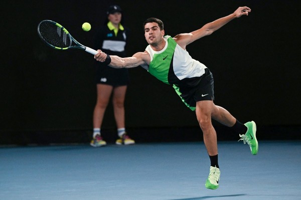 誰說新教練唔夠班？艾卡拿斯引以為「澳」