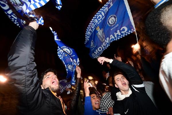 李城球迷夜晚照上街慶祝奪冠。©AFP
