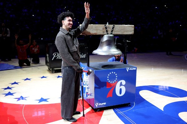 76人麥京料復出鬥公牛