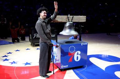 76人麥京料復出鬥公牛