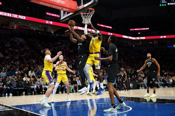 利夫斯絕殺 湖人1分氣走木狼