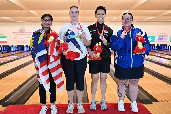 柏嘉寧（左二）直落兩局揚威個人賽。公關提供