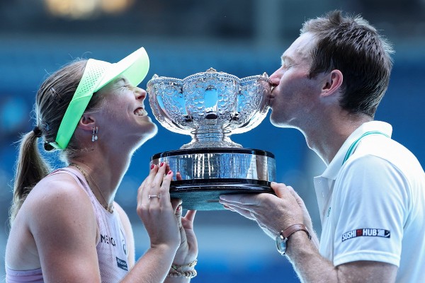 東道主球手澳網反勝捧盃 成37年首支衛冕混雙組合