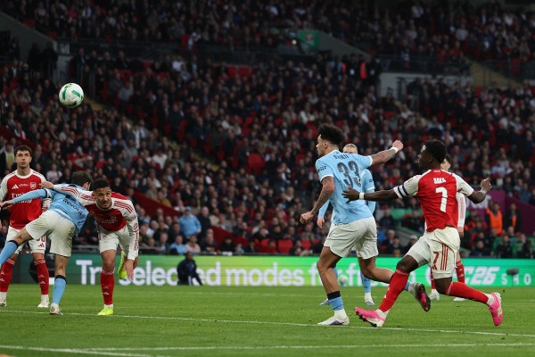 奧懷利起孖拆「廠」 曼城12年7捧英聯盃