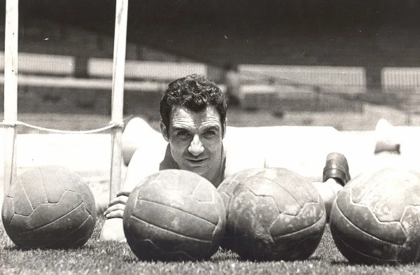 Legendary Barcelona Player Fusti Passes Away: Real Madrid Joins in Mourning