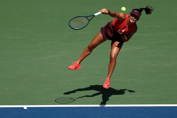 拉杜卡奴在美網穿紅色戰衣,皆保持全勝。©AFP