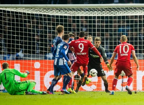 拜仁扳平一球已超過補時5分鐘。©AFP