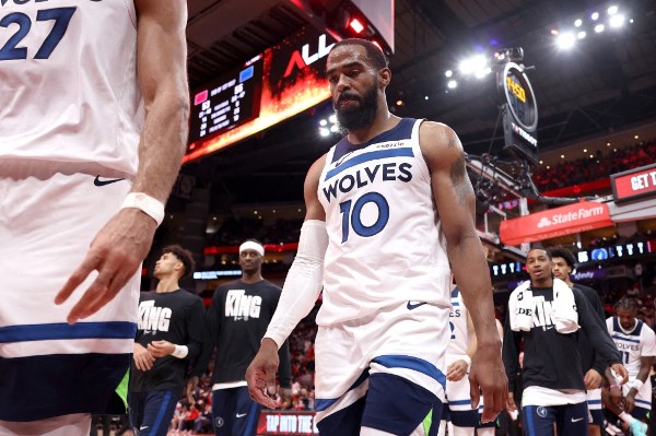 鋪路簽字母哥 木狼清走干尼