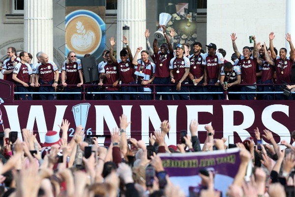 維拉勝利巡遊 艾馬利：Up the Villa!