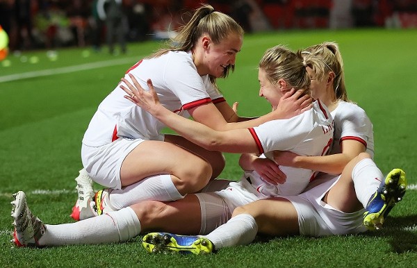 英格蘭女足多達10人入球創歷史。