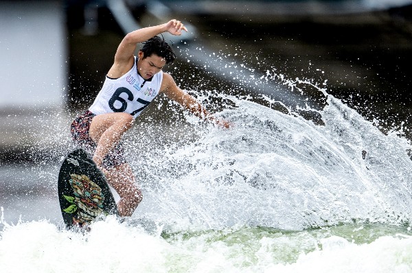 鄭俊軒在男子尾波衝浪Wake Surf Skim奪銅港協暨奧委會