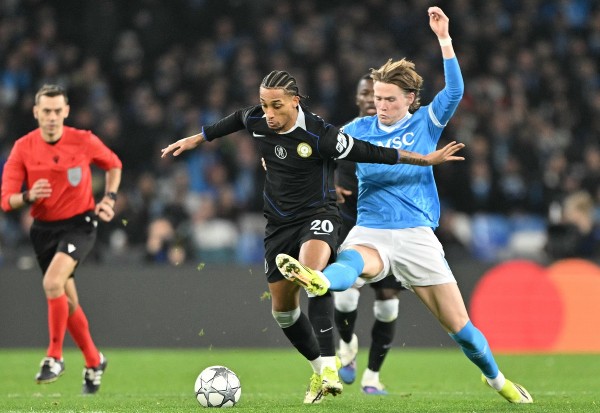 入羅仙尼亞辦公室 祖奧柏度撳出入球掣