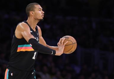 雷迪克：Wemby是當今頭5球星