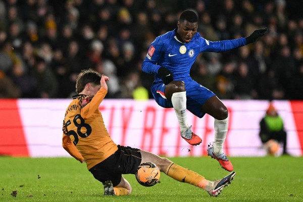 AI公司logo上車路士心口