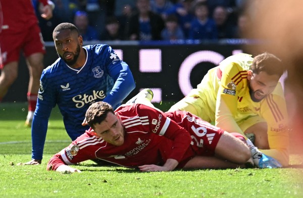 雲迪克補時奠勝 利物浦2：1愛華頓