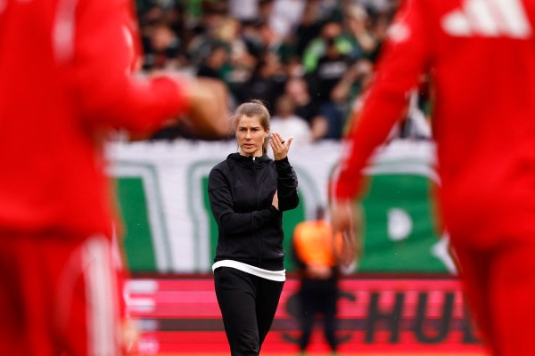 柏林聯僅負狼堡 女教練伊蒂失望地標