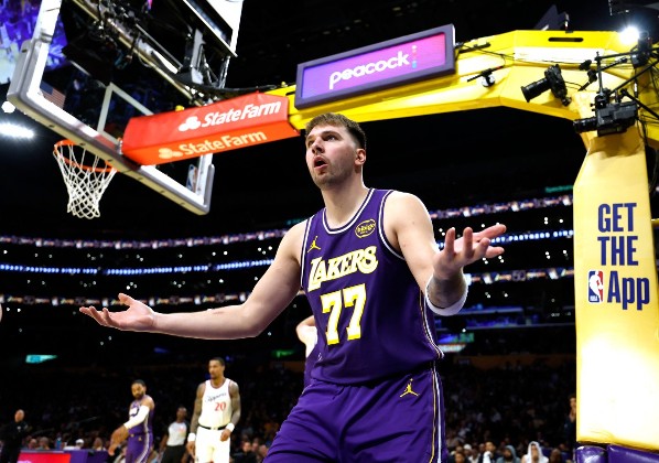 NBA盃賽場地板太跣 當錫籲聯盟改善