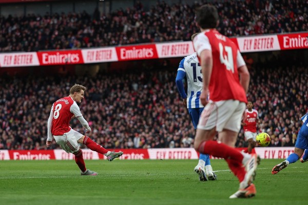 阿仙奴2：1白禮頓重登榜首