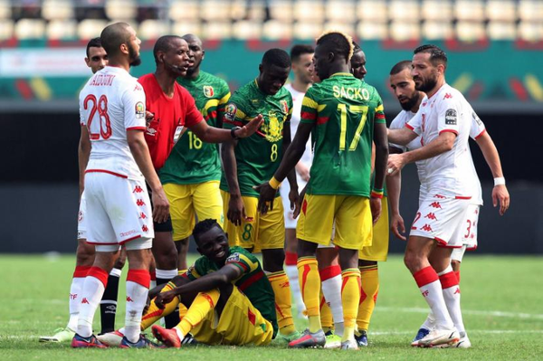 非洲盃爭議球證因中暑無法「時間管理」？