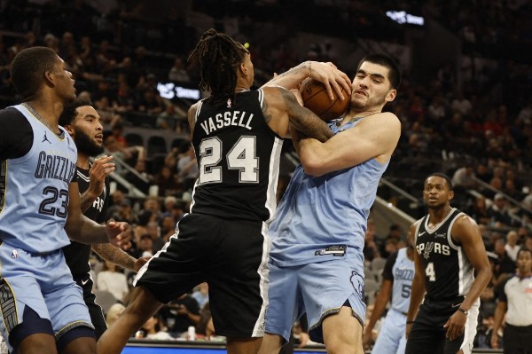 周志豪足踝再動刀