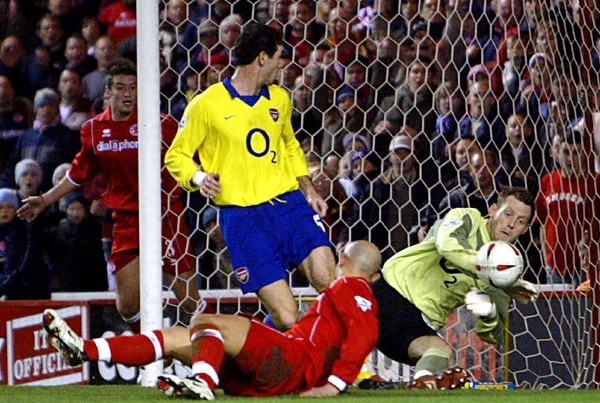 昔日後備「兵」賣名牌假貨予施文