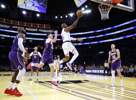 湖人鬥獨行俠拒用「NBA盃場地」