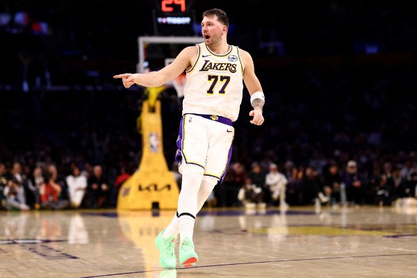 占士當錫合轟58分 湖人125：101大勝帝王