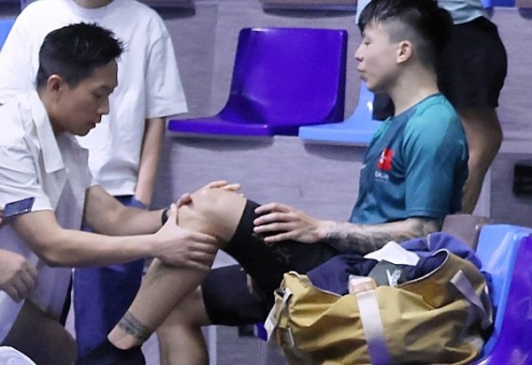 劉子均受傷接受治療。@Now Sports