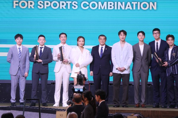 蔡俊彥何詩蓓膺星中星 手球隊偕5將首奪傑運獎項