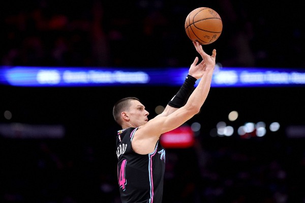 熱火挫76人 東岸排位「立立亂」