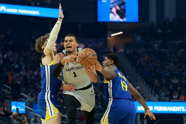 雲班亞馬無緣鬥快艇