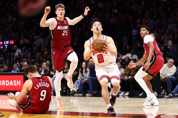 公牛撲熄熱火 河村勇輝首度上陣