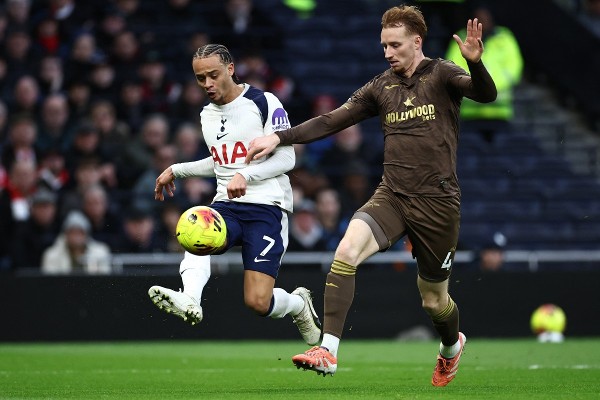 施蒙斯1+1 熱刺2：0贏賓福特