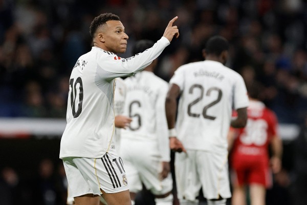 安巴比平紀錄 獲C朗「舉雙手」祝賀