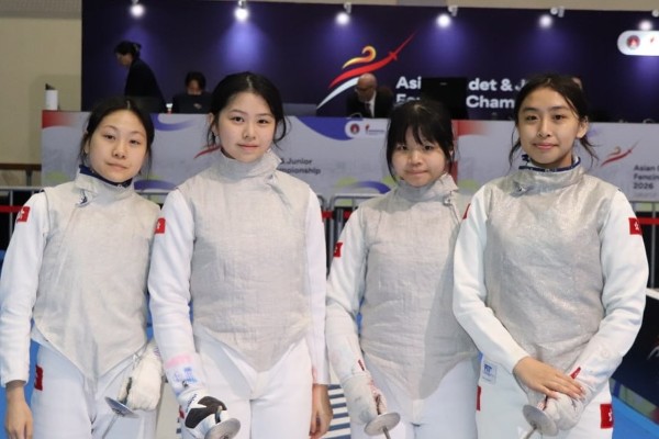 港劍隊亞少花劍團體賽稱王封后