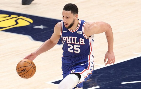 施蒙斯成名於費城76人。©AFP