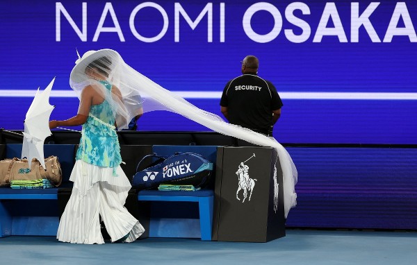 「水母」裝出場搶鏡 大坂直美首圈過關