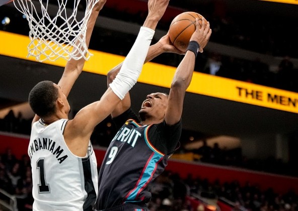 馬刺打爆活塞9連勝