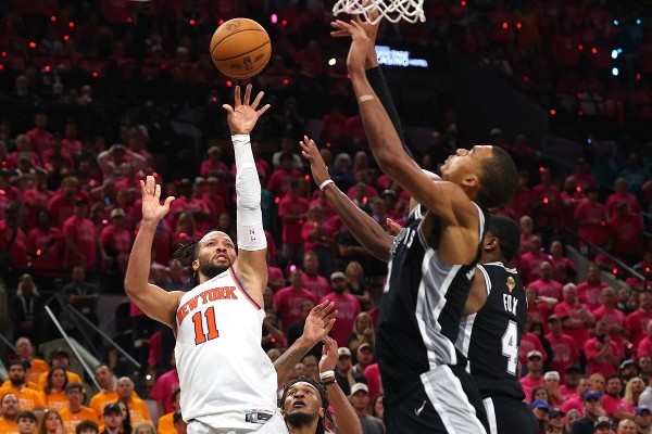 NBA總決賽開打 紐約人G1反勝馬刺