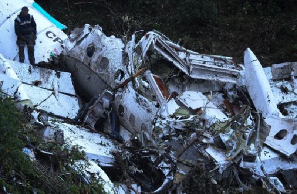 客機墜毀後變成一堆殘骸。©AFP