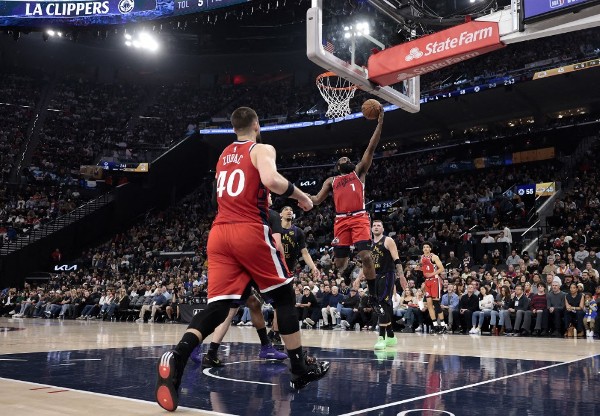 當錫32分難救湖人 快艇8分差贏打吡