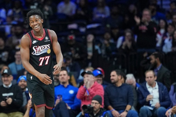 艾志琴補籃絕殺 76人1分險勝殘陣勇士