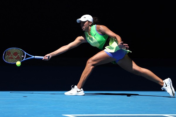 姬絲柏高娜齊過關  16強合演美國內訌